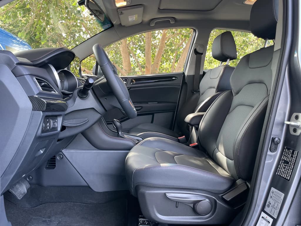JAC S3 2025 Gray front seats