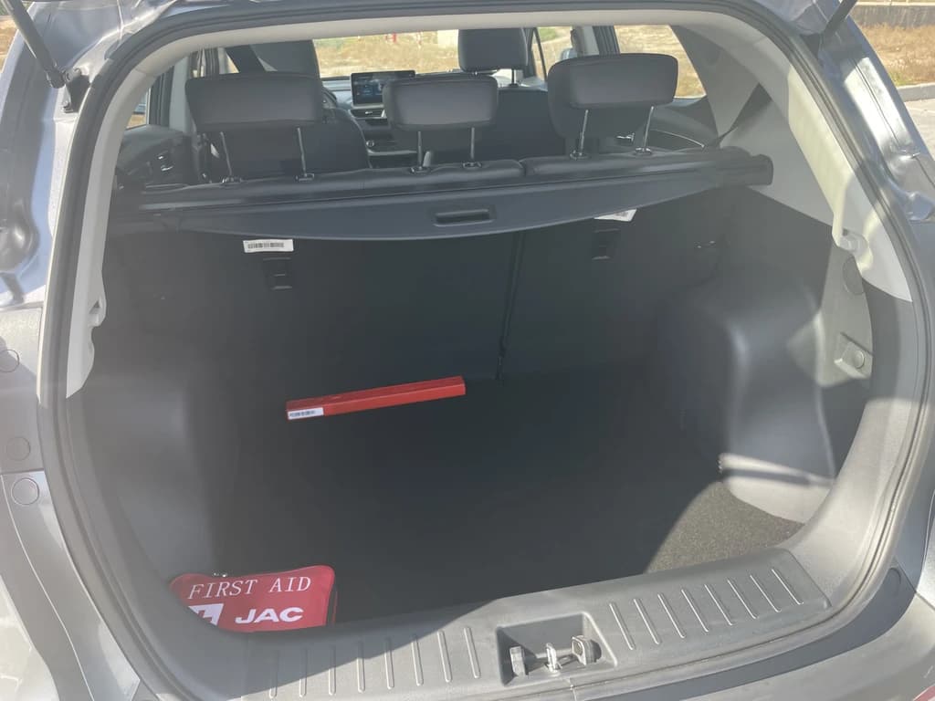 JAC S3 2025 Gray trunk interior