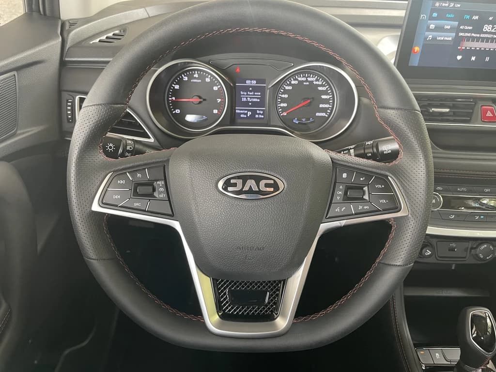 JAC S3 2026 Black steering wheel