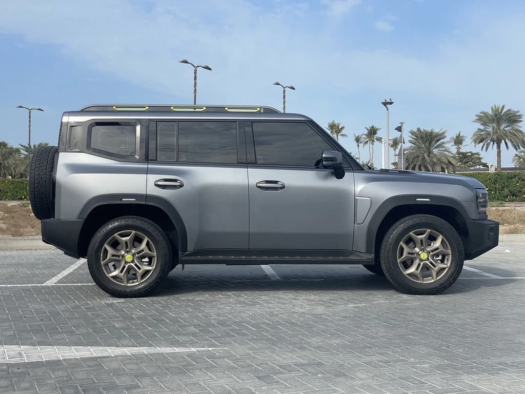 Jetour T2 2026 Gray side right