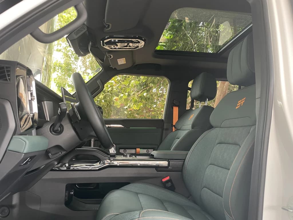 Jetour T2 2026 White front seats