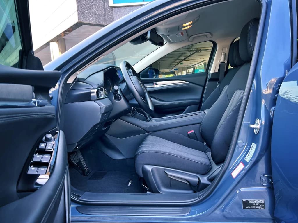 Mazda 6 2023 Blue front seats