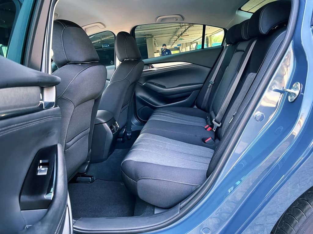 Mazda 6 2023 Blue rear seats