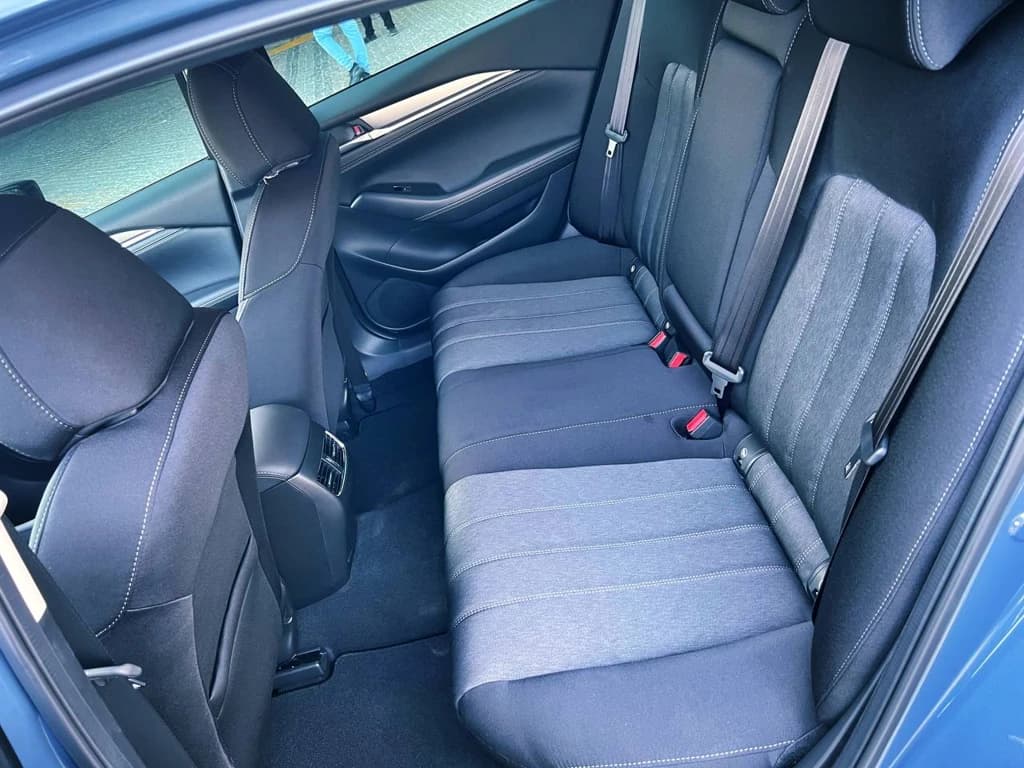 Mazda 6 2023 Blue rear seats