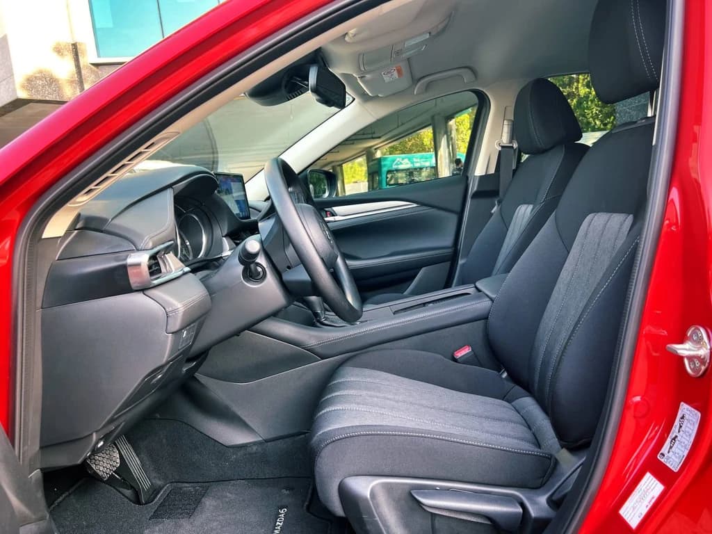 Mazda 6 2023 Red front seats