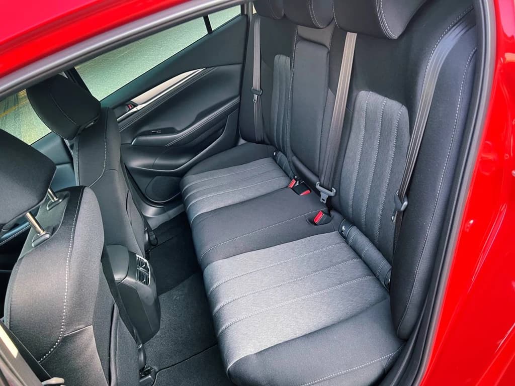 Mazda 6 2023 Red rear seats