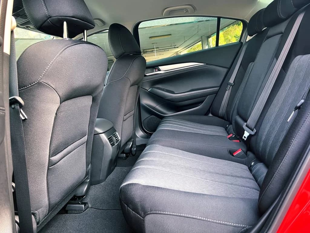 Mazda 6 2023 Red rear seats
