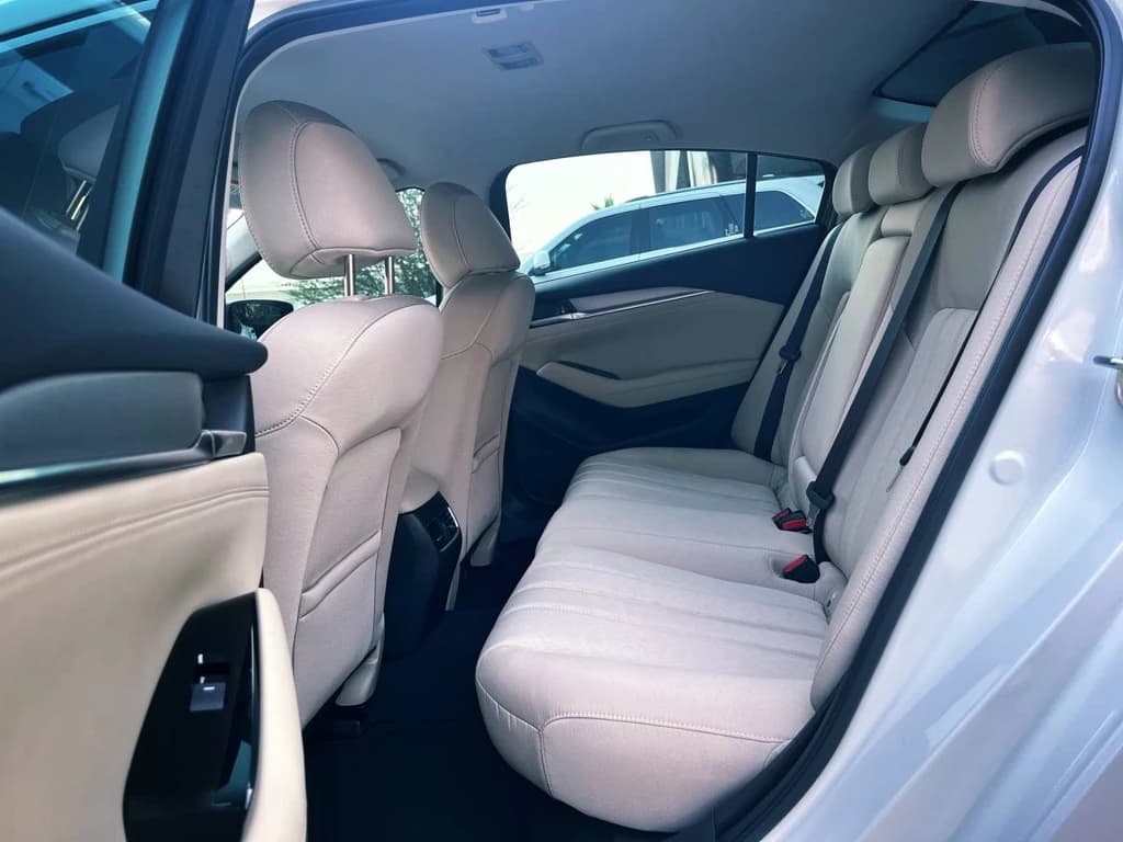Mazda 6 2023 Silver rear seats