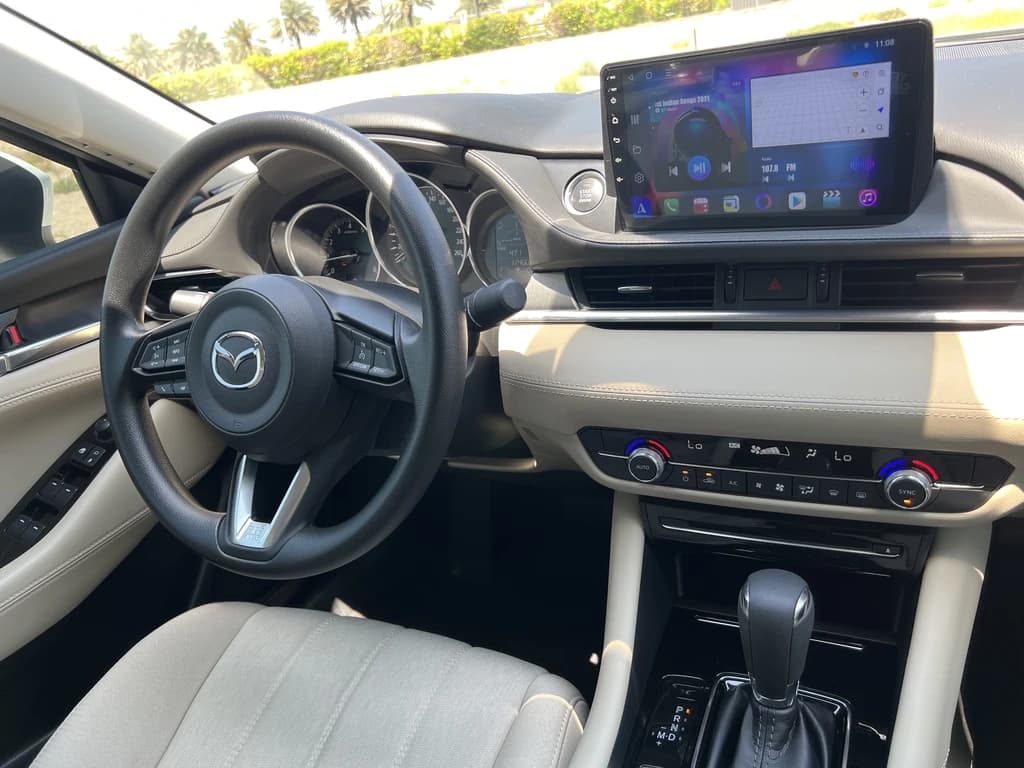 Mazda 6 2023 White steering wheel