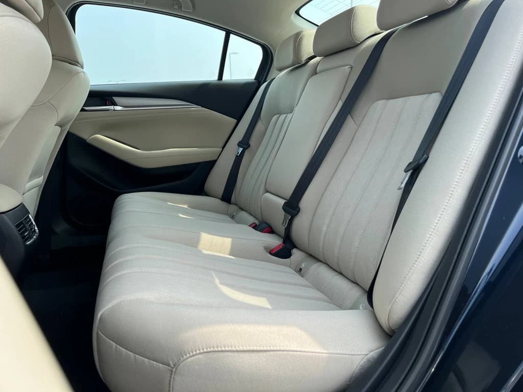 Mazda 6 2024 Blue rear seats