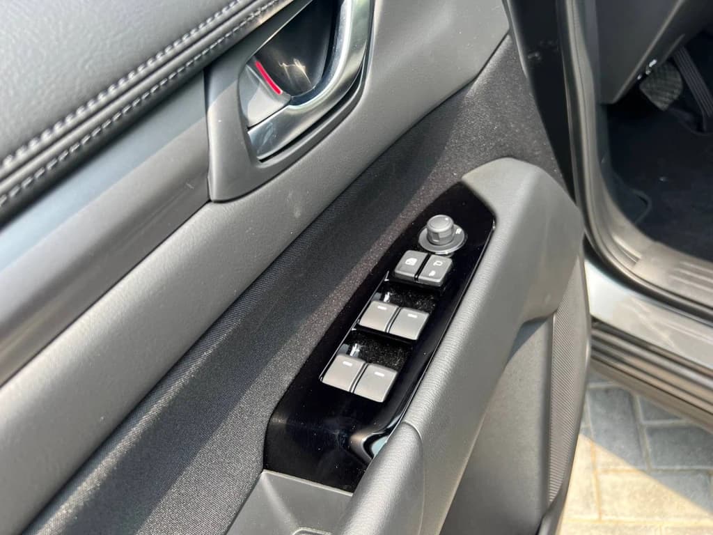 Mazda CX-5 2024 Gray door panel
