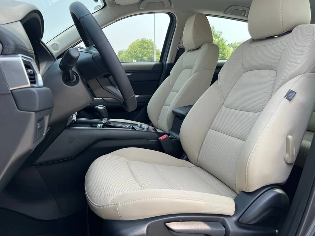Mazda CX-5 2024 Gray front seats