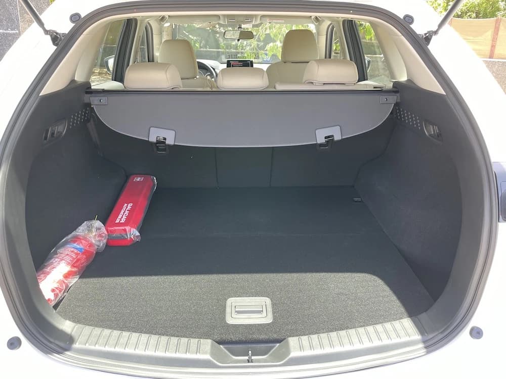 Mazda CX-5 White trunk interior