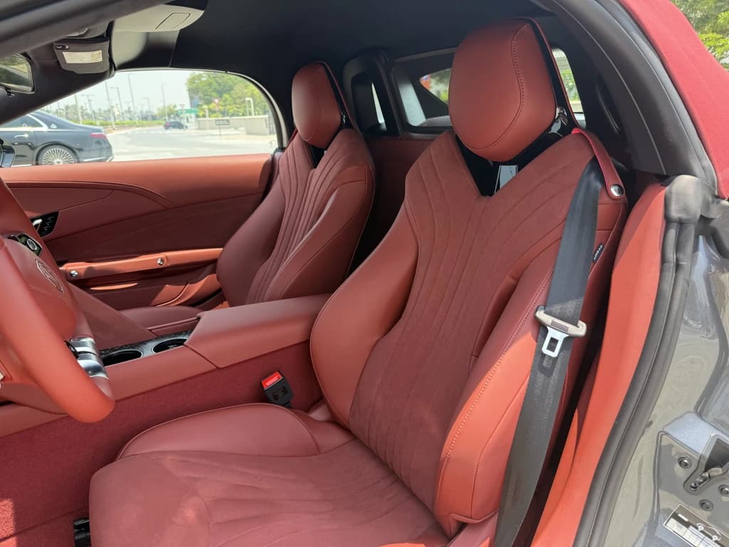 MG Cyberster 2025 Gray front seats