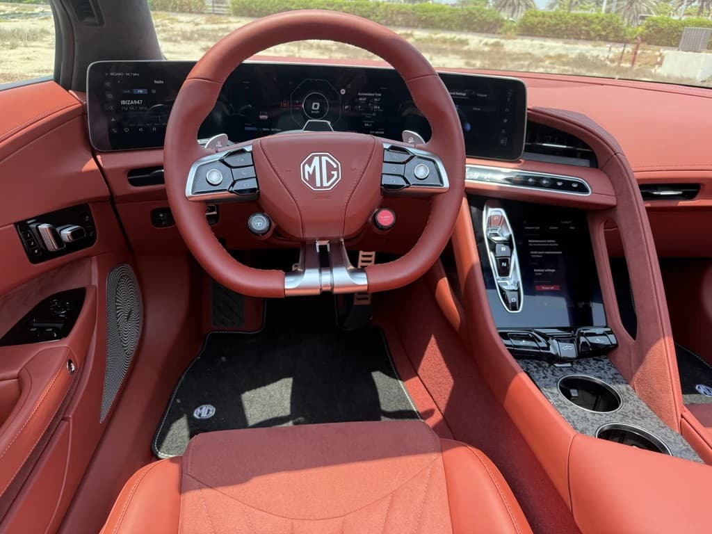 MG Cyberster 2025 Gray steering wheel