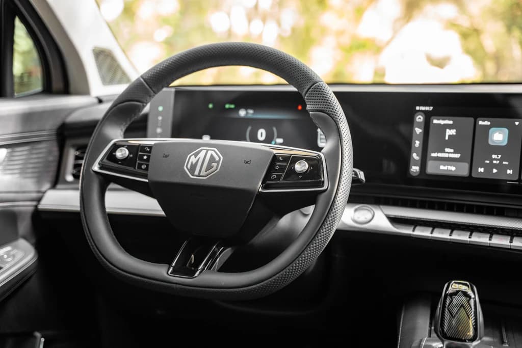 MG RX9 2025 Beige steering wheel
