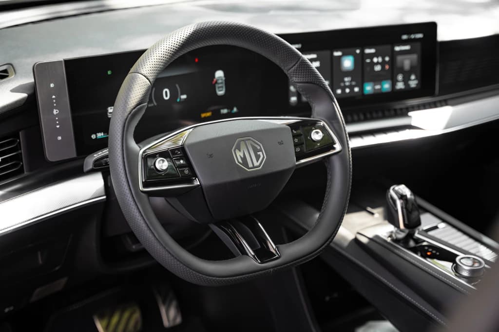 MG RX9 2025 Beige steering wheel