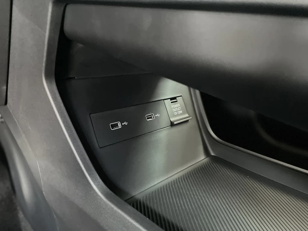 MG Whale 2024 Blue interior front