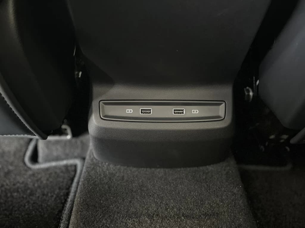 MG Whale 2024 Blue interior rear