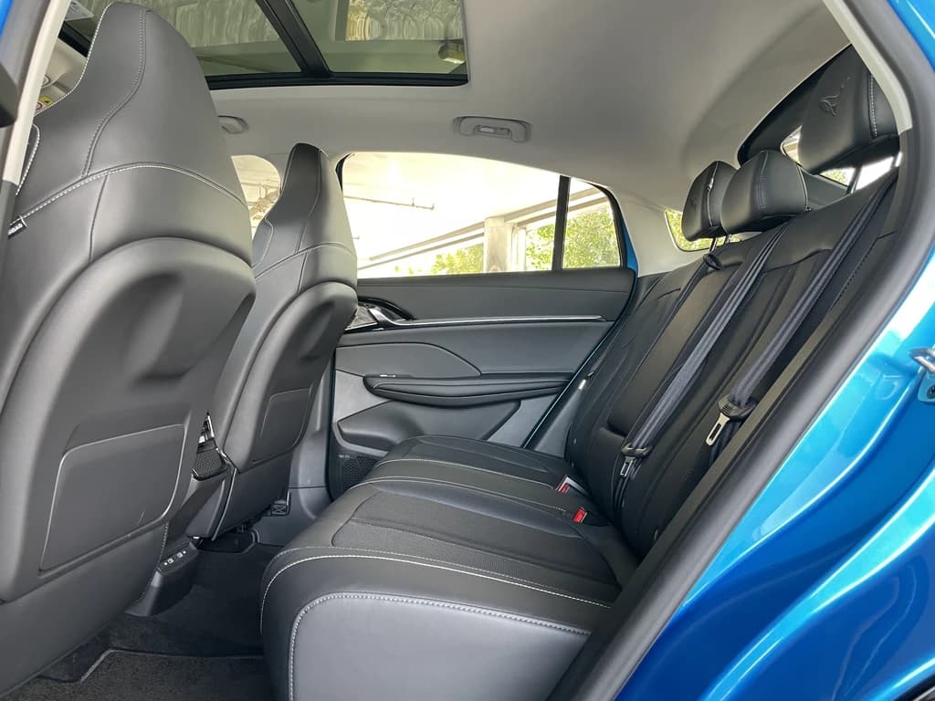 MG Whale 2024 Blue rear seats