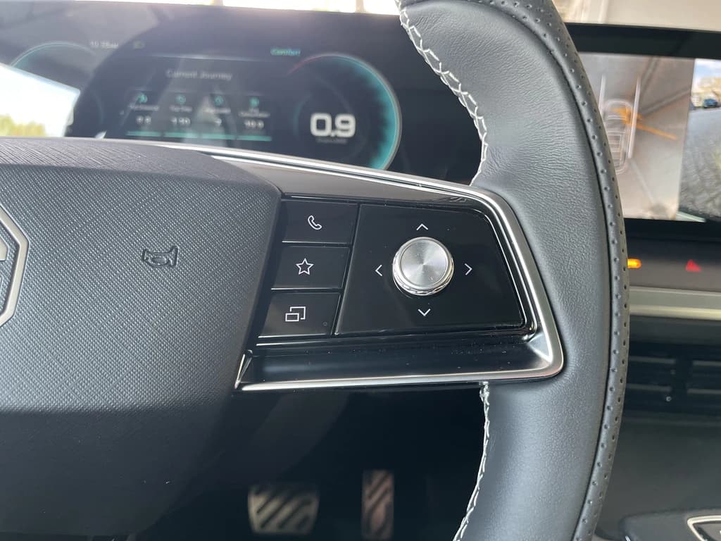 MG Whale 2024 Blue steering wheel