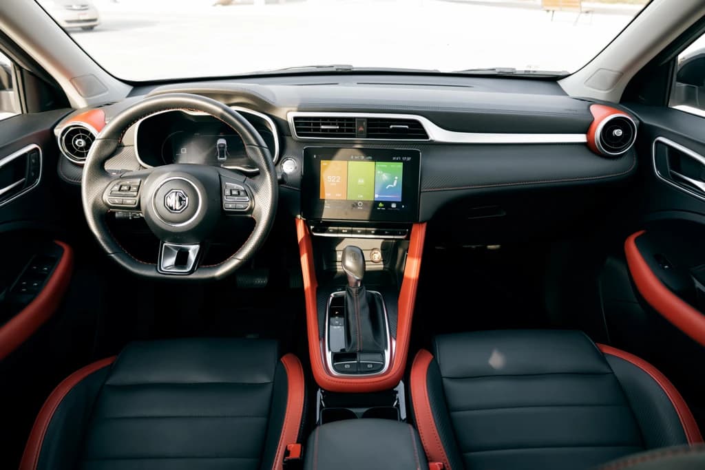 MG ZS 2023 Silver dashboard
