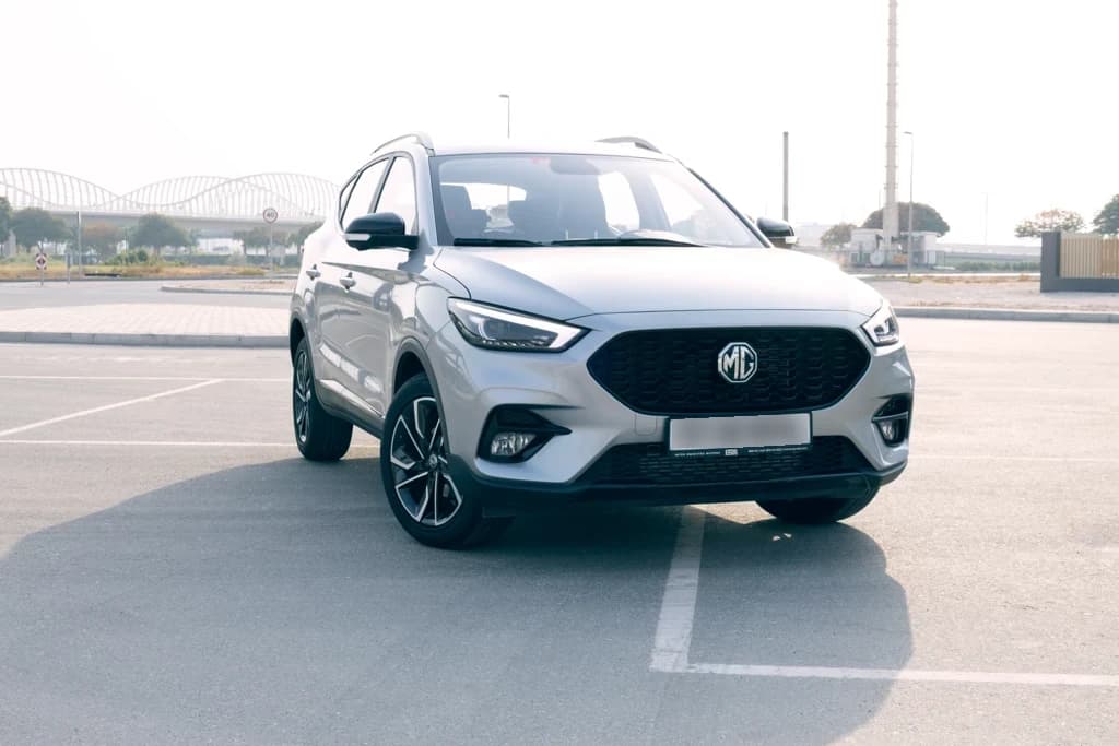 MG ZS 2023 Silver front side