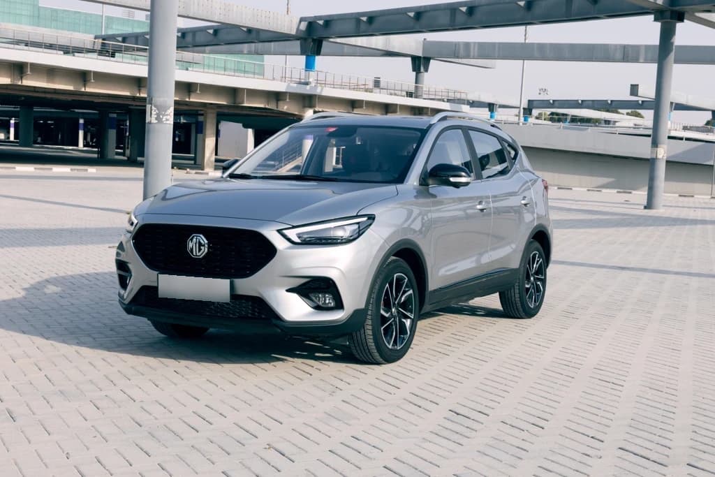 MG ZS 2023 Silver front side