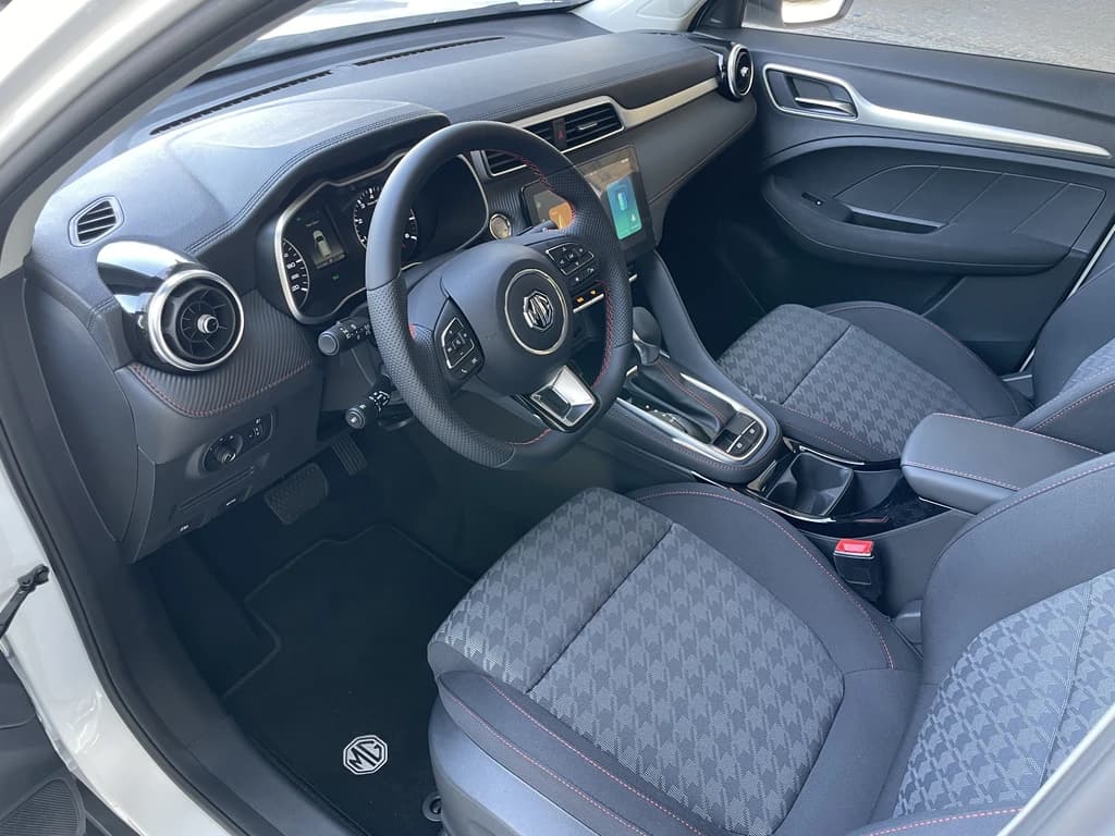 MG ZS 2024 White interior front