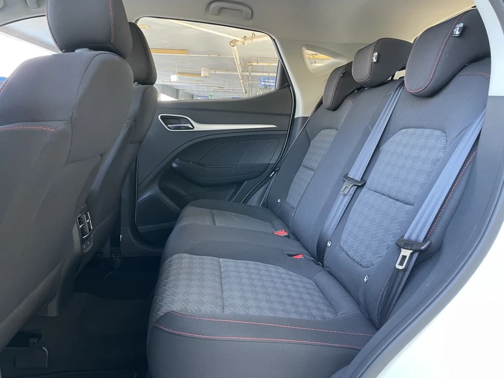 MG ZS 2024 White rear seats