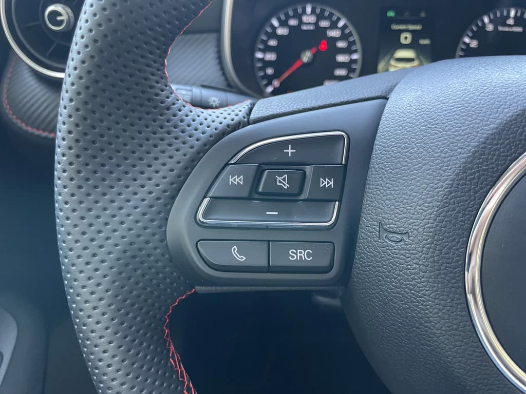 MG ZS 2024 White steering wheel