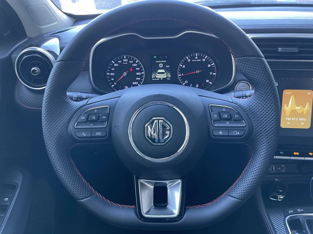 MG ZS 2024 White steering wheel