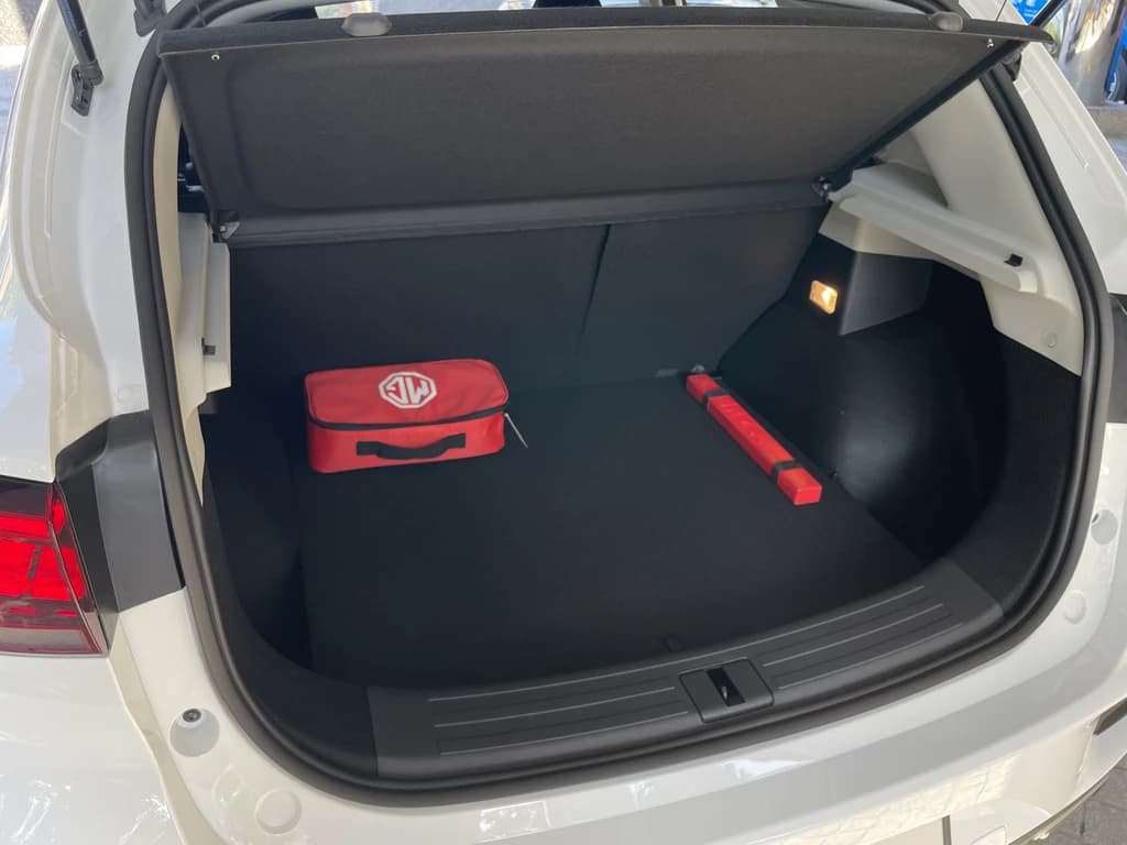 MG ZS 2024 White trunk interior