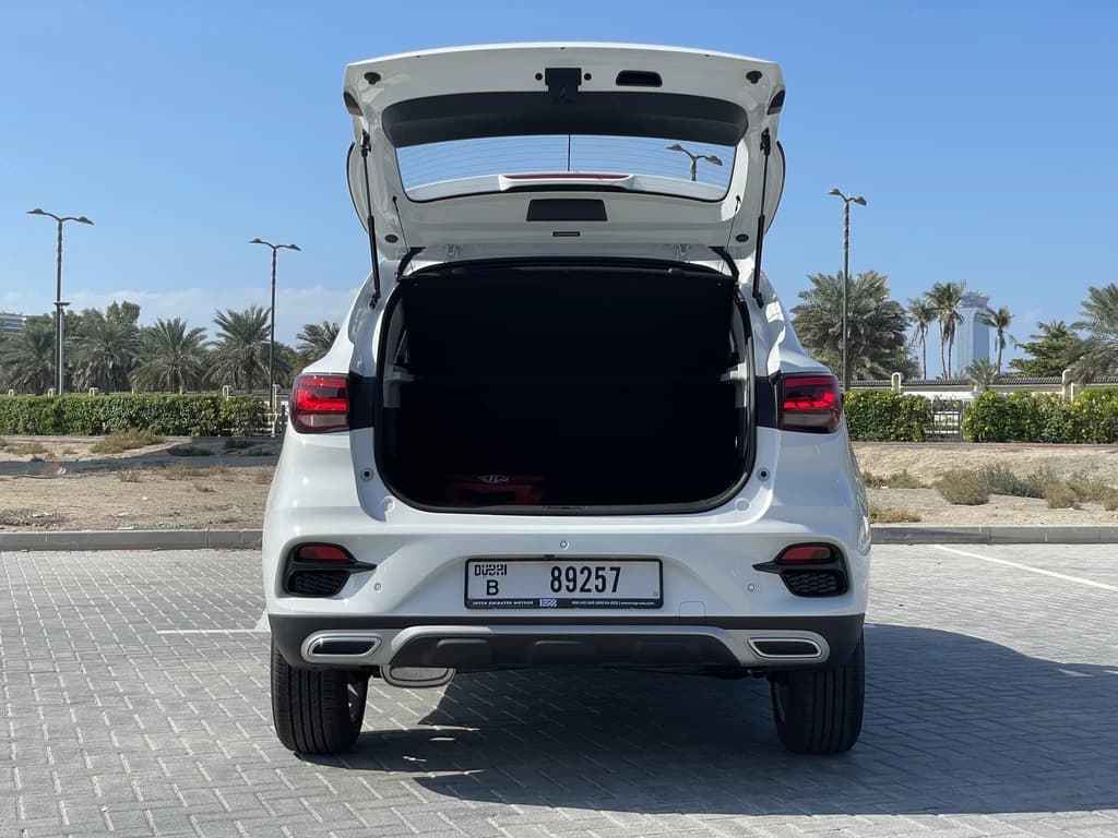 MG ZS 2024 White trunk open