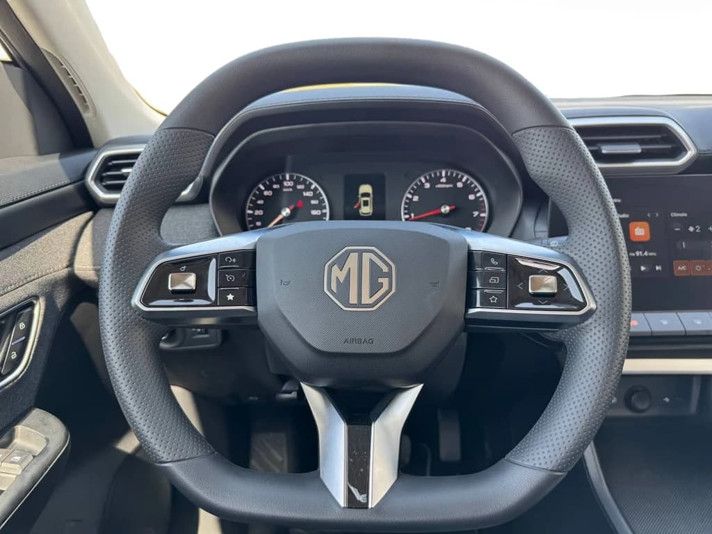 MG ZS 2025 White steering wheel