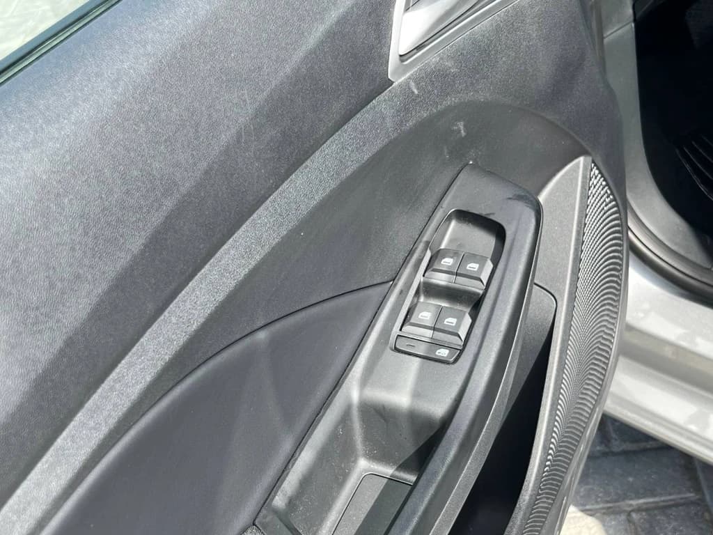 MG3 2024 Gray door panel