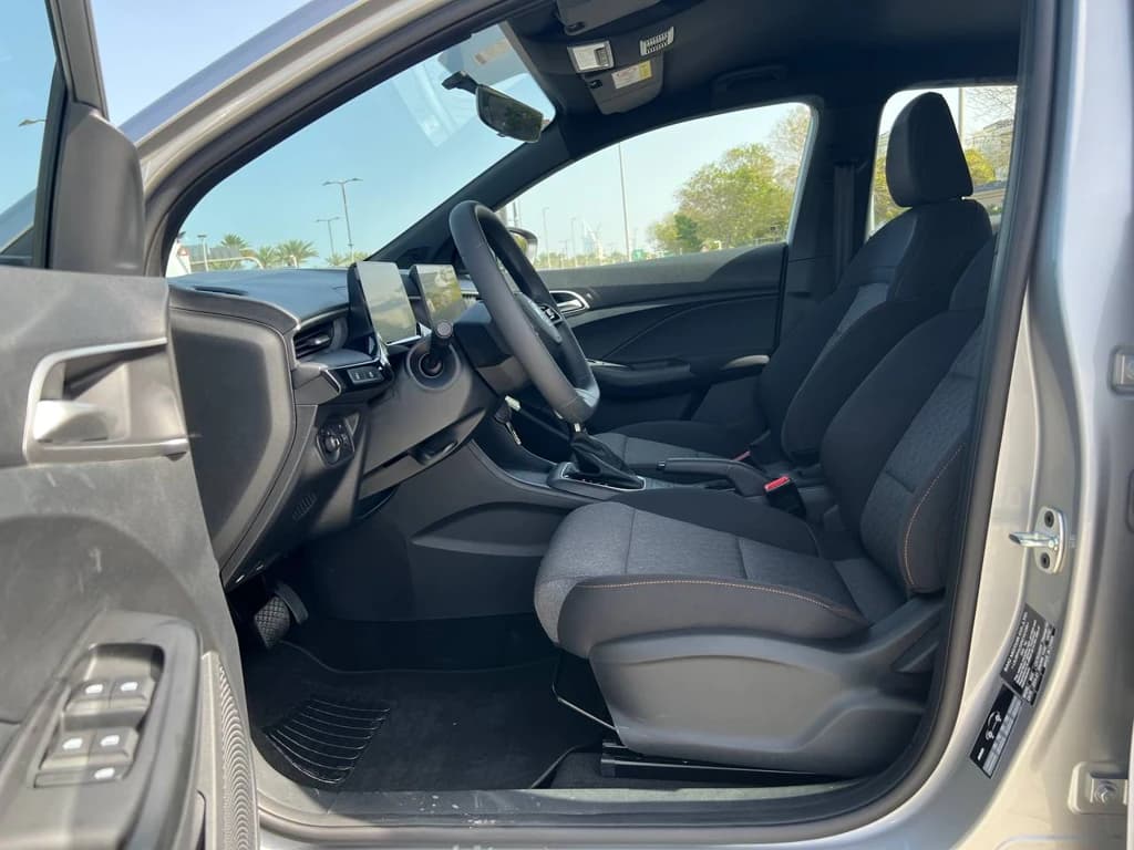 MG3 2024 Gray front seats