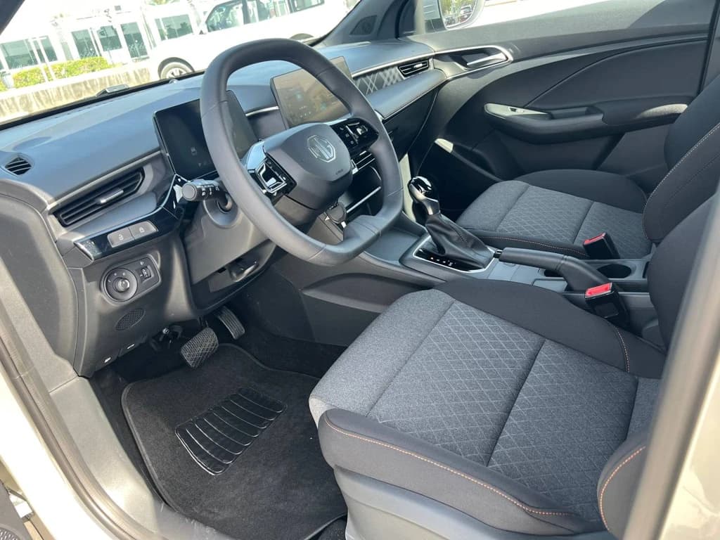 MG3 2024 Gray interior front