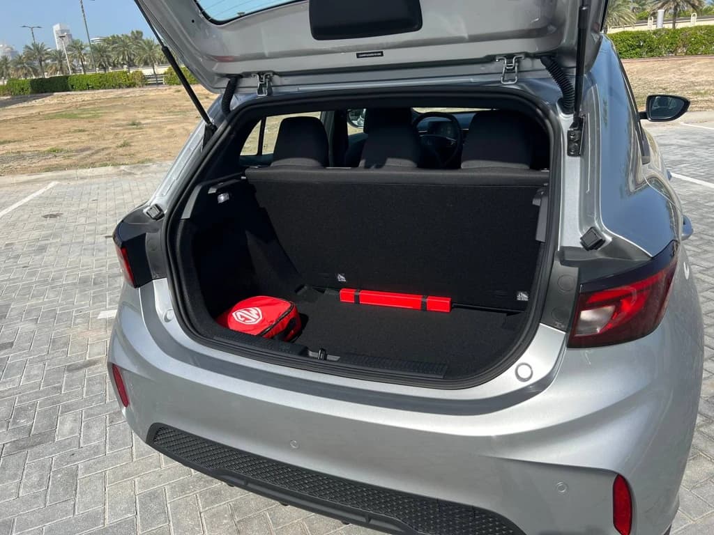 MG3 2024 Gray trunk open