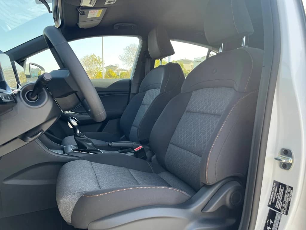 MG3 2024 White front seats