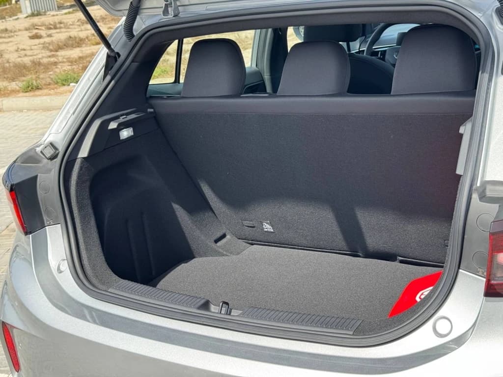 MG3 2025 Silver trunk interior