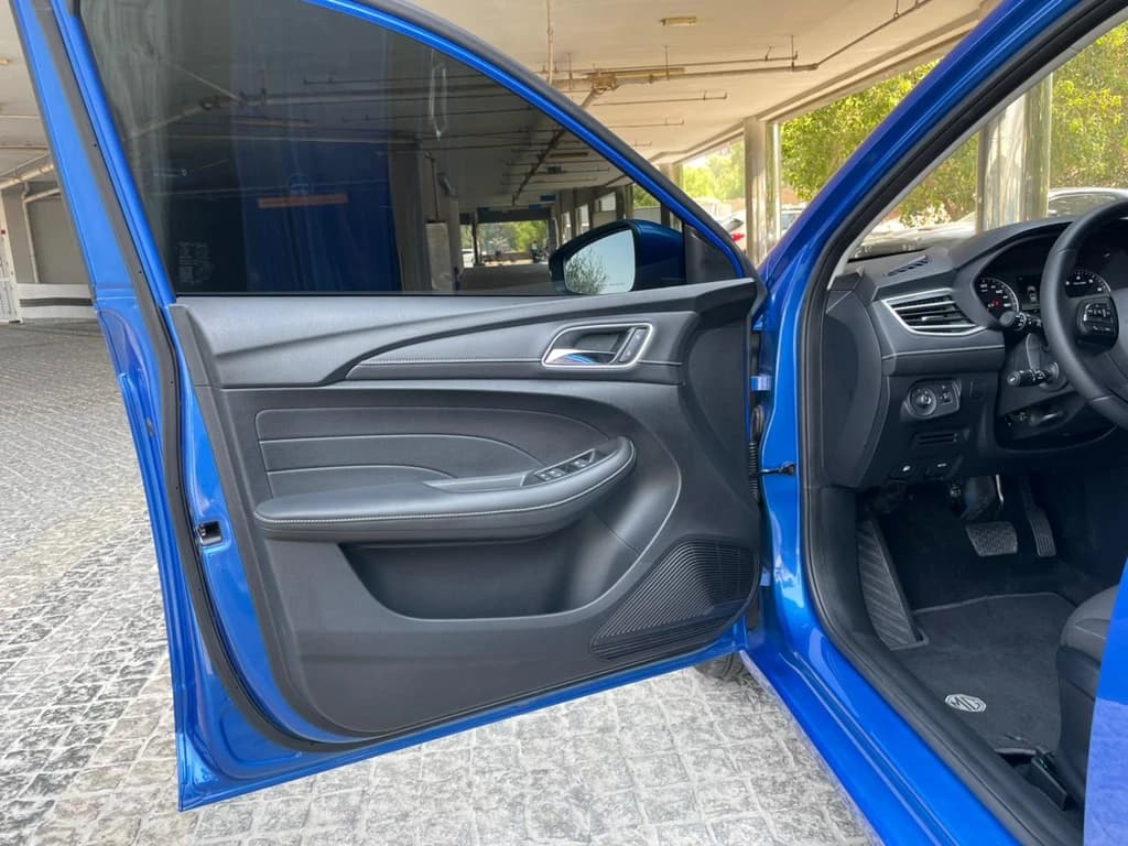 MG5 2022 Blue door panel