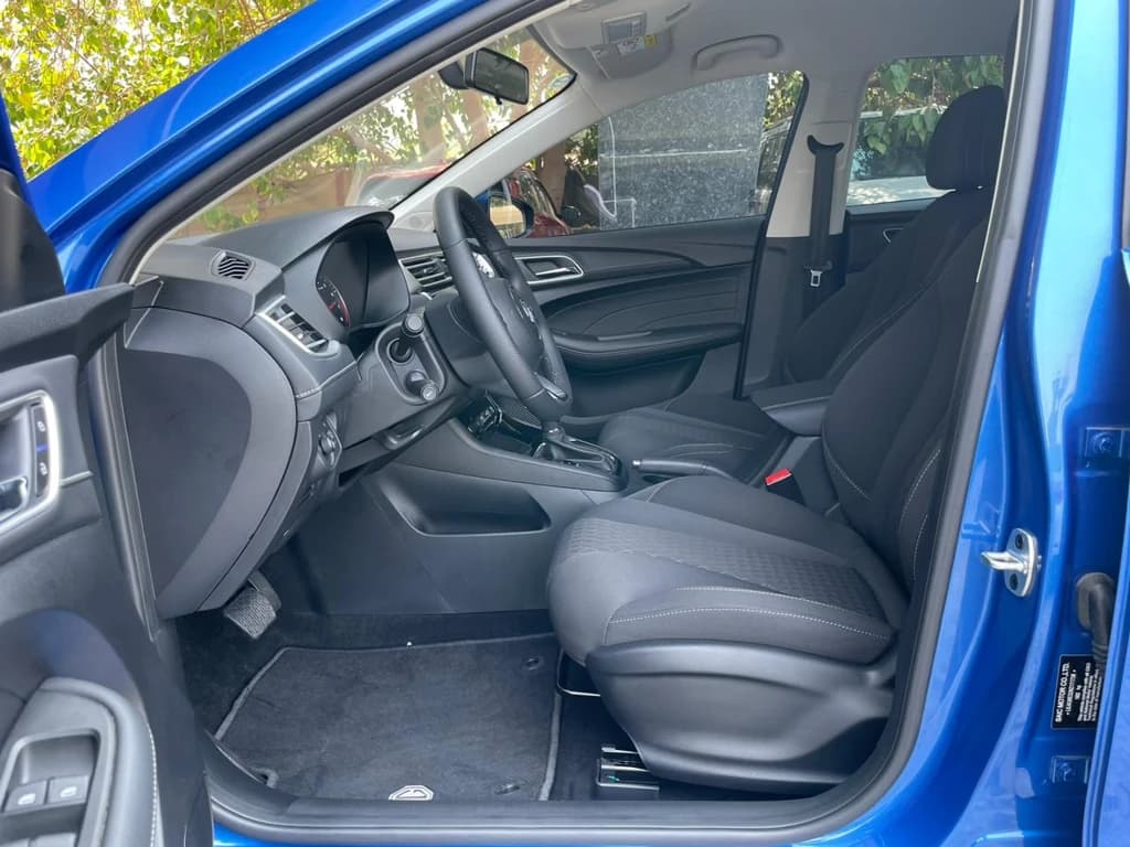 MG5 2022 Blue front seats