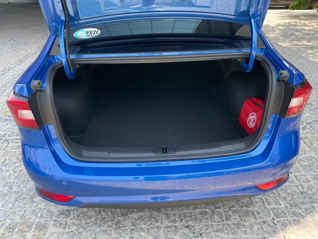 MG5 2022 Blue trunk interior