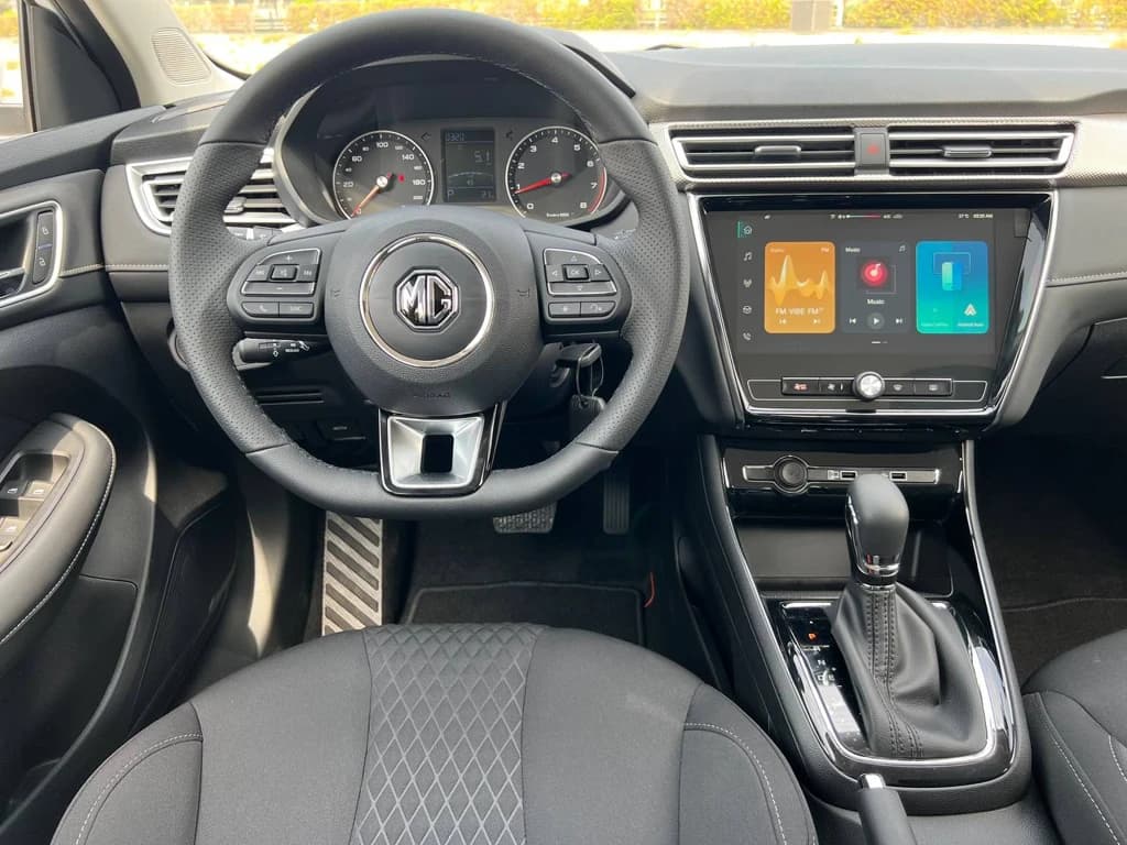 MG5 2024 White dashboard