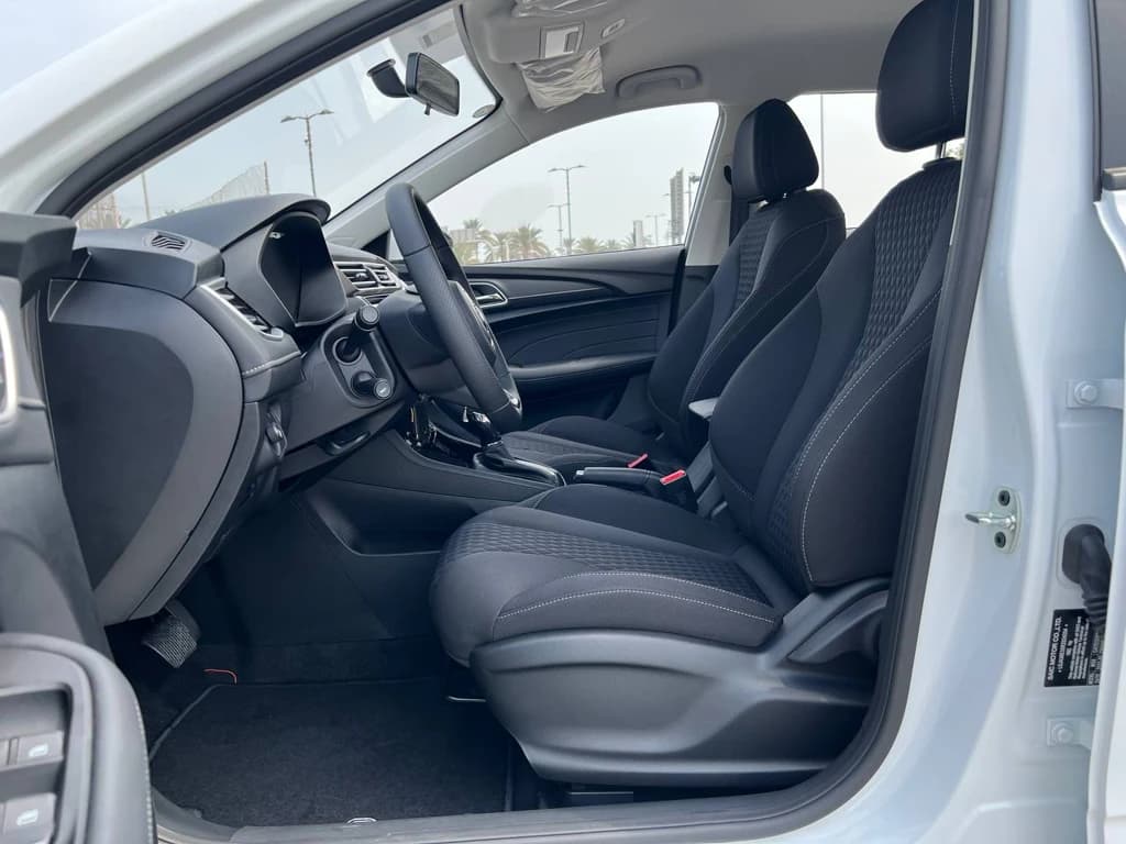 MG5 2024 White front seats