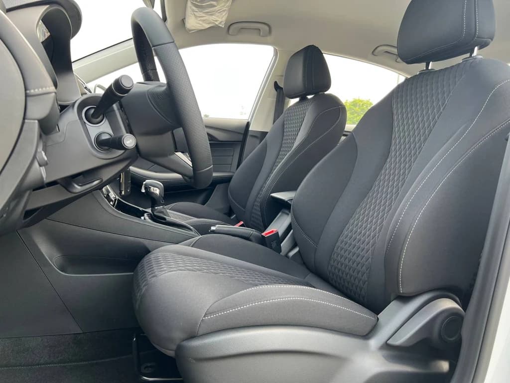 MG5 2024 White front seats