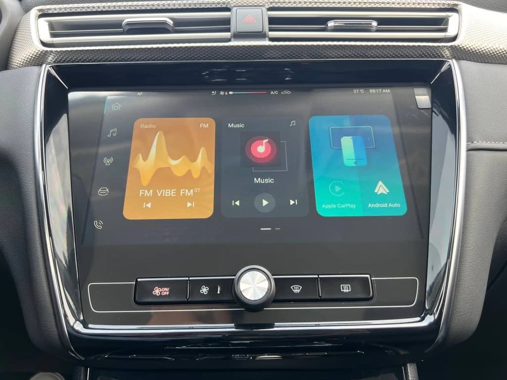 MG5 2024 White infotainment screen