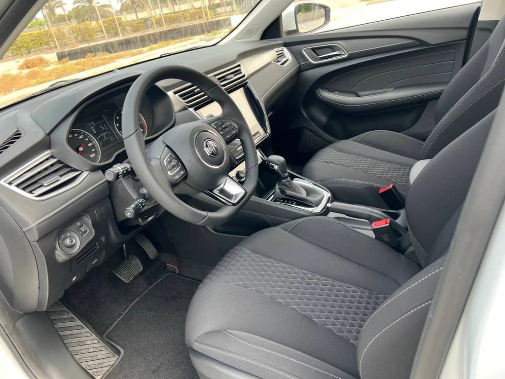 MG5 2024 White interior front