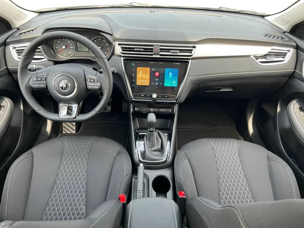 MG5 2024 White interior front